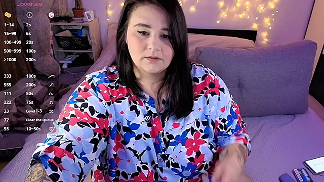 naughtykiss online show from April 19, 4:13 am