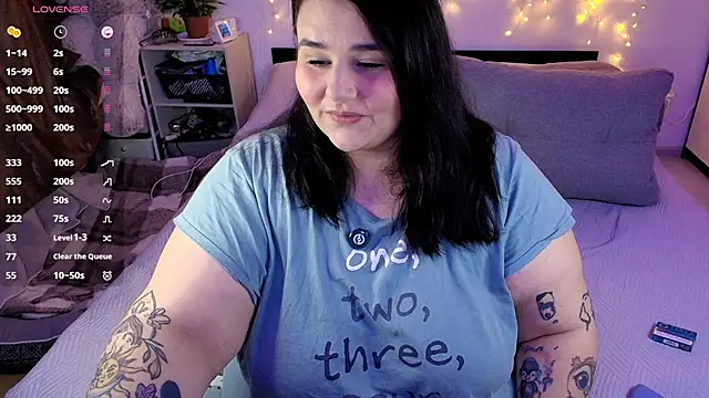 naughtykiss online show from April 2, 3:24 am