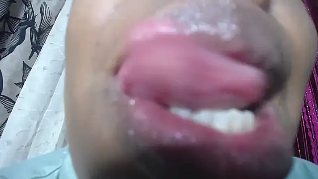Snapshot of crystalbxx chatting on July 12, 8:20 pm crystalbxx online show from July 12, 8:20 pm