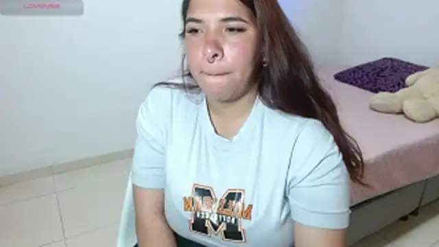 Karlathompson online show from November 4, 11:30 pm