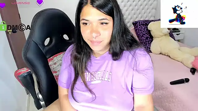 Snapshot of Karlathompson chatting on February 10, 11:13 pm Karlathompson online show from February 10, 11:13 pm