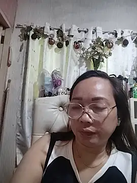 Snapshot of asianwet4u chatting on July 12, 12:11 am asianwet4u online show from July 12, 12:11 am