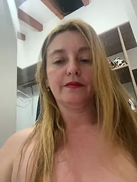 Snapshot of moniquerainx chatting on March 18, 2:29 am moniquerainx online show from March 18, 2:29 am