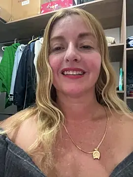 moniquerainx online show from June 19, 2:17 am