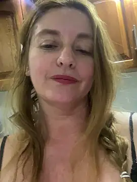 Snapshot of moniquerainx chatting on March 22, 2:48 am moniquerainx online show from March 22, 2:48 am