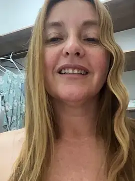 Snapshot of moniquerainx chatting on February 27, 2:14 am moniquerainx online show from February 27, 2:14 am