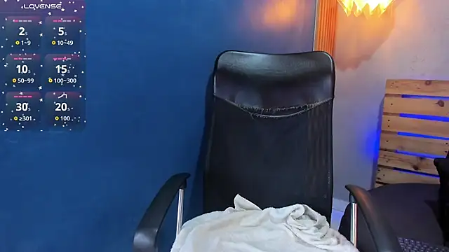 Snapshot of niky_doll_ chatting on October 21, 1:32 pm niky doll online show from October 21, 1:32 pm