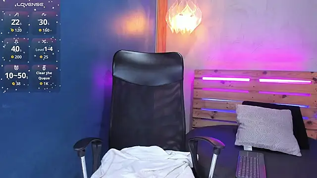 Snapshot of niky_doll_ chatting on November 27, 1:33 pm niky doll online show from November 27, 1:33 pm