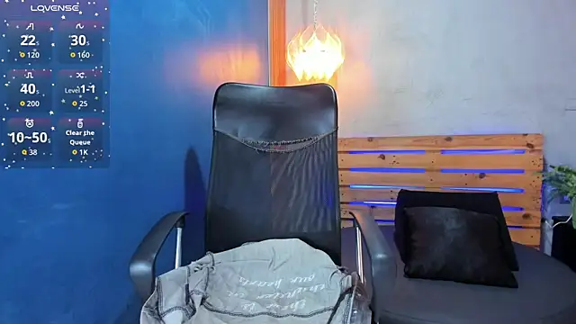 Snapshot of niky_doll_ chatting on October 30, 1:31 pm niky doll online show from October 30, 1:31 pm