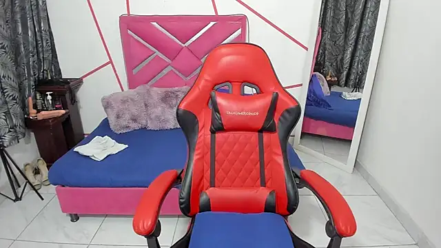 Snapshot of stNatashaBrunette chatting on October 18, 4:36 am stNatashaBrunette online show from October 18, 4:36 am