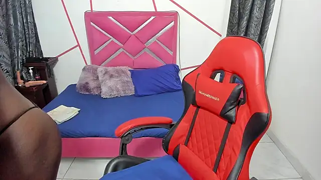 Snapshot of stNatashaBrunette chatting on October 15, 5:06 am stNatashaBrunette online show from October 15, 5:06 am