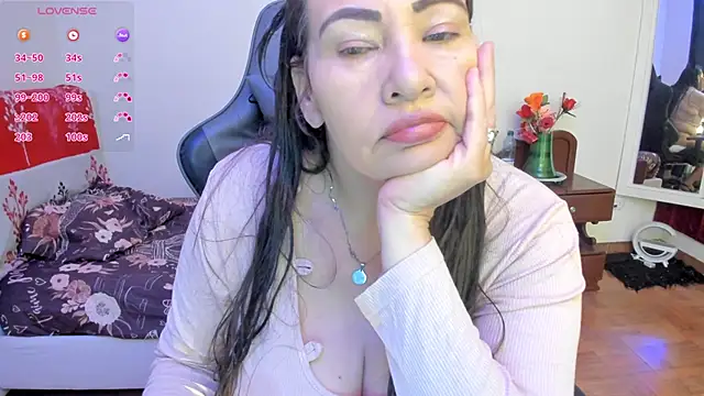 Snapshot of esmeralda_milf chatting on December 1, 2:51 pm esmeralda milf online show from December 1, 2:51 pm