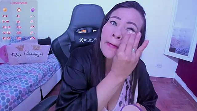 Snapshot of esmeralda_milf chatting on March 18, 8:48 pm esmeralda milf online show from March 18, 8:48 pm