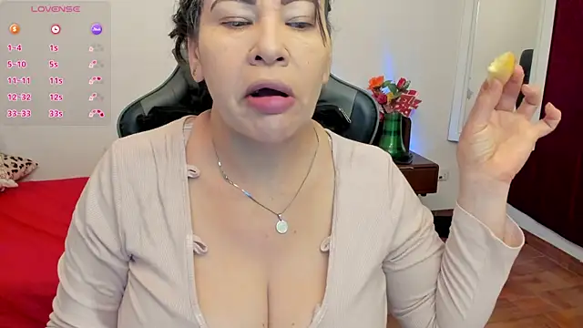 Snapshot of esmeralda_milf chatting on November 8, 6:11 pm esmeralda milf online show from November 8, 6:11 pm