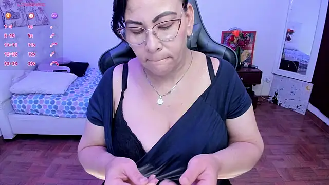 esmeralda milf online show from July 18, 8:06 pm