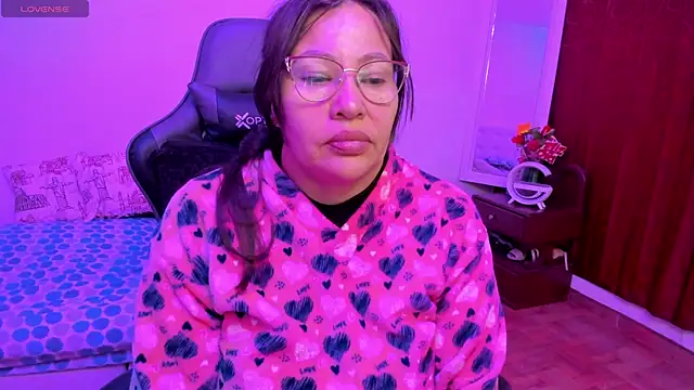 esmeralda milf online show from September 18, 3:48 pm