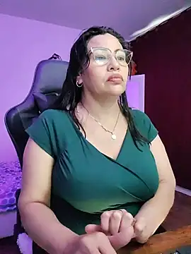 esmeralda milf online show from July 25, 8:37 pm