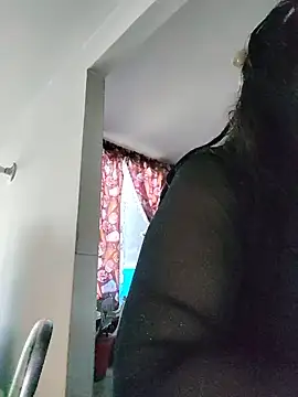 esmeralda milf online show from May 26, 8:07 pm