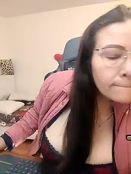 esmeralda milf online show from March 11, 8:25 pm