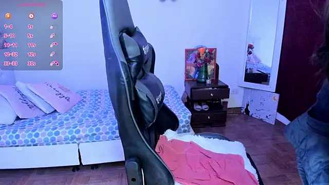 esmeralda milf online show from August 1, 8:07 pm