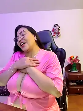 esmeralda milf online show from February 27, 8:08 pm