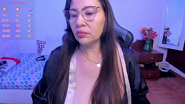 esmeralda milf online show from October 12, 8:10 pm