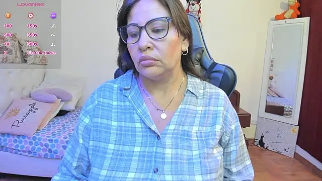 esmeralda milf online show from March 29, 8:32 pm