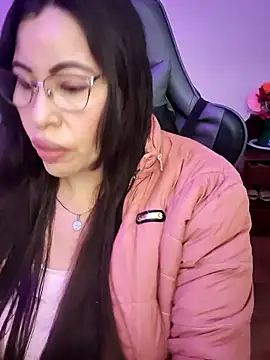 esmeralda milf online show from February 24, 7:48 pm