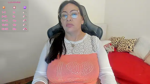 Snapshot of esmeralda_milf chatting on November 18, 6:44 pm esmeralda milf online show from November 18, 6:44 pm
