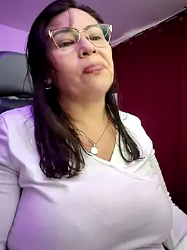 esmeralda milf online show from June 22, 8:28 pm