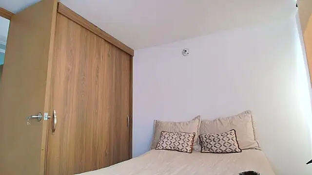 SARA TS FOX online show from March 29, 3:24 pm