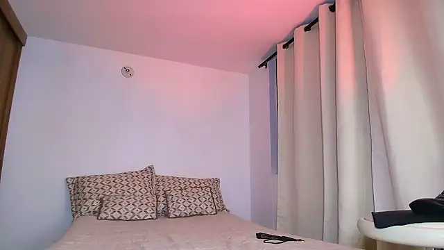 SARA TS FOX online show from April 2, 1:57 am