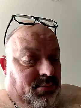 Snapshot of Bibear197511 chatting on October 13, 8:38 am Bibear197511 online show from October 13, 8:38 am