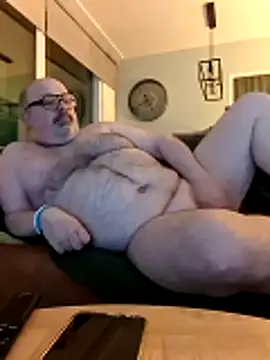 Snapshot of Bibear197511 chatting on October 28, 6:40 pm Bibear197511 online show from October 28, 6:40 pm