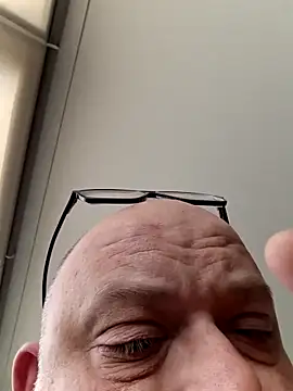 Snapshot of Bibear197511 chatting on October 1, 7:24 am Bibear197511 online show from October 1, 7:24 am