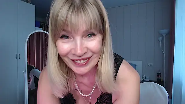 JuliaVilnet online show from May 15, 5:05 am