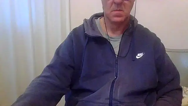 Snapshot of ANONIMO7735 chatting on May 1, 3:55 am ANONIMO7735 online show from May 1, 3:55 am