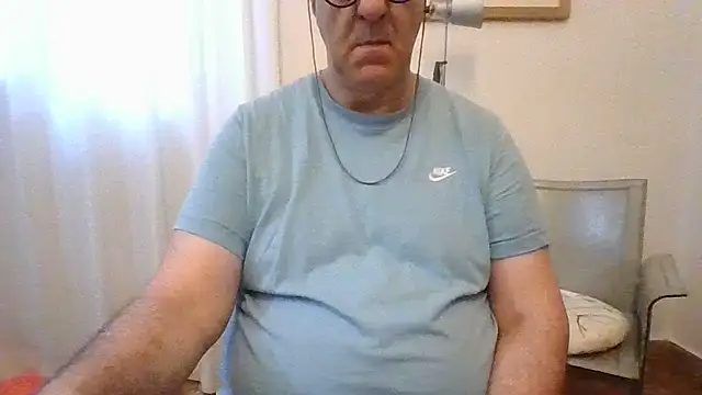Snapshot of ANONIMO7735 chatting on June 11, 4:20 am ANONIMO7735 online show from June 11, 4:20 am