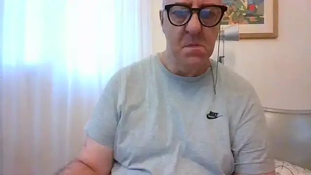 Snapshot of ANONIMO7735 chatting on June 4, 4:06 am ANONIMO7735 online show from June 4, 4:06 am