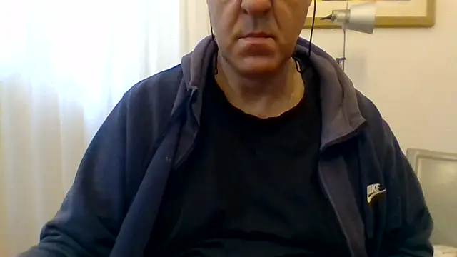 Snapshot of ANONIMO7735 chatting on May 16, 4:44 am ANONIMO7735 online show from May 16, 4:44 am