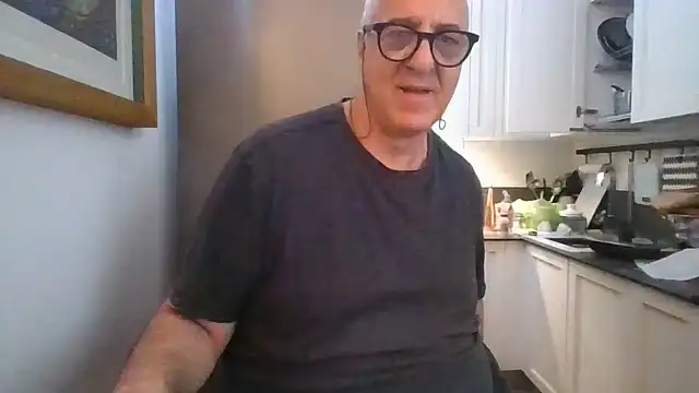 Snapshot of ANONIMO7735 chatting on July 4, 10:54 am ANONIMO7735 online show from July 4, 10:54 am