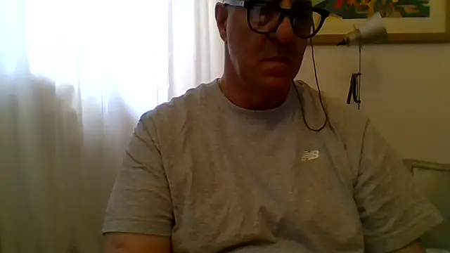 Snapshot of ANONIMO7735 chatting on May 28, 10:43 am ANONIMO7735 online show from May 28, 10:43 am