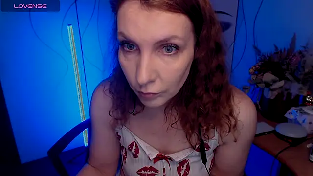 JohansonKatie online show from October 31, 2:52 am