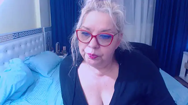 Snapshot of SonyaHotMilf chatting on December 1, 3:46 pm SonyaHotMilf online show from December 1, 3:46 pm