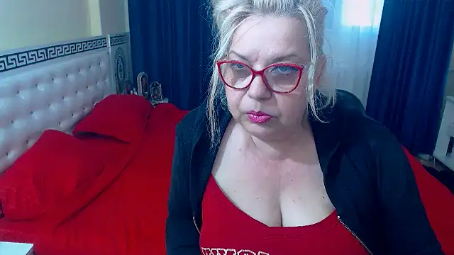 SonyaHotMilf online show from April 28, 11:03 am