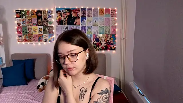 Snapshot of MilenaSaint chatting on March 1, 6:35 am MilenaSaint online show from March 1, 6:35 am