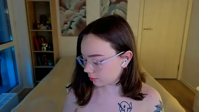 MilenaSaint online show from May 6, 3:43 am