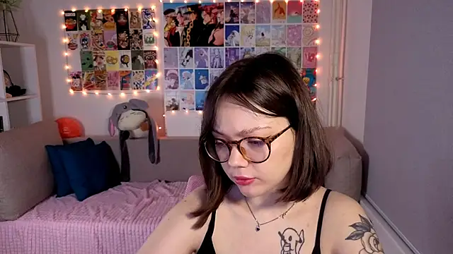 Snapshot of MilenaSaint chatting on March 12, 3:24 am MilenaSaint online show from March 12, 3:24 am