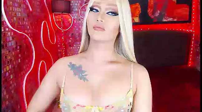 Snapshot of KylieMaxwellCaulfield_TS chatting on March 16, 2:21 am KylieMaxwellCaulfield TS online show from March 16, 2:21 am