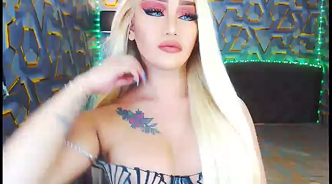 Snapshot of KylieMaxwellCaulfield_TS chatting on January 29, 3:33 am KylieMaxwellCaulfield TS online show from January 29, 3:33 am